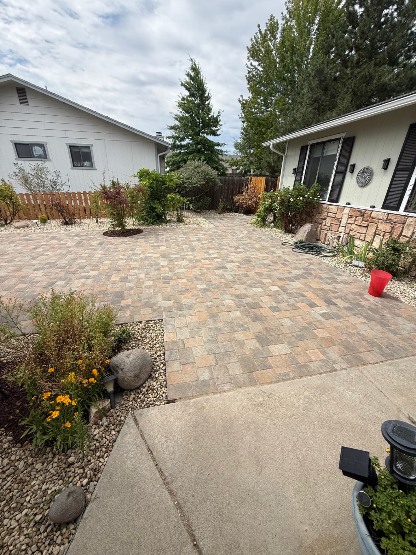 Finished side patio in paver stone next to the house